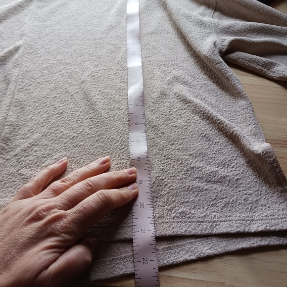 H&M Beige Crepe Boxy Top Size Medium - Picture 6 of 7